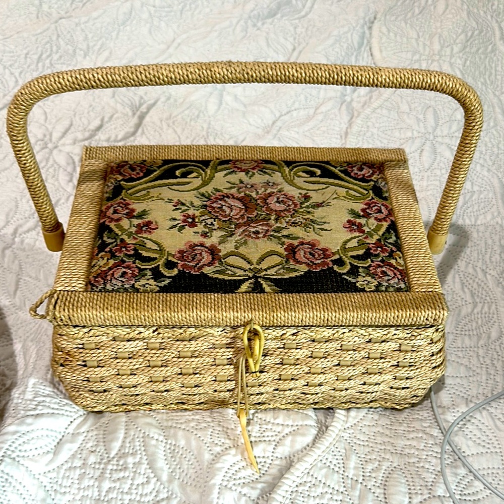 Elegant Floral Woven Handbag